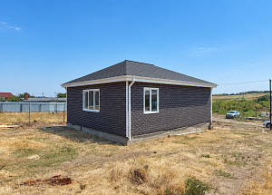 Дом из СИП-панелей 9,6 × 9,1 м, одноэтажный